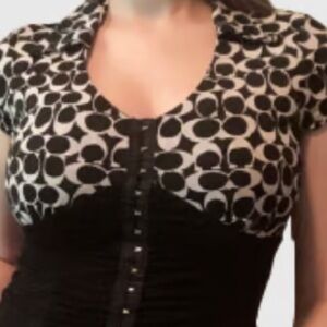 Black and White short Sleeve Blouse with Hook and Eye Closure
